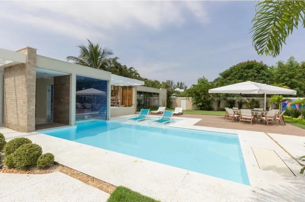 Mansão 900m² com Lago — Condomínio Mansões